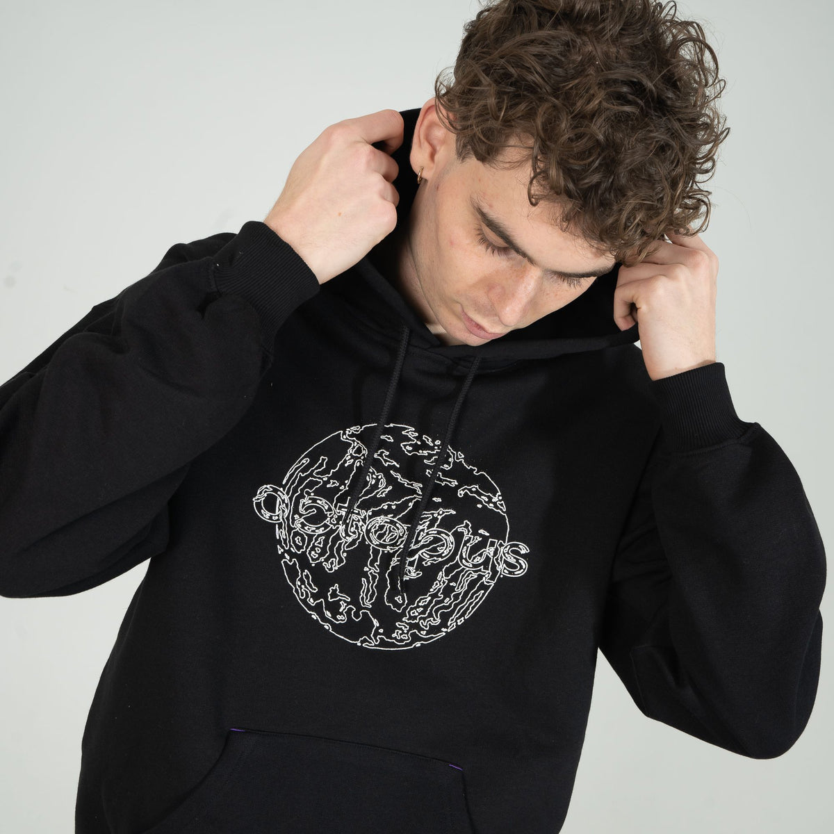 WORLD HOODIE BLACK