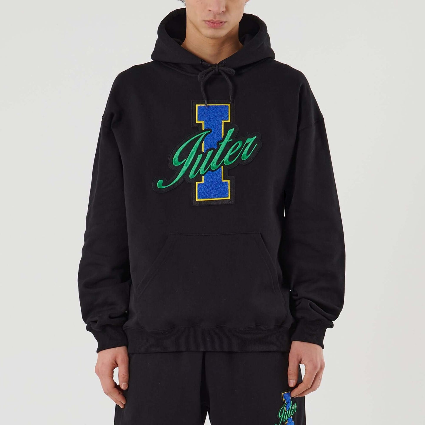 LEGACY HOODIE BLACK IUTER €110.0