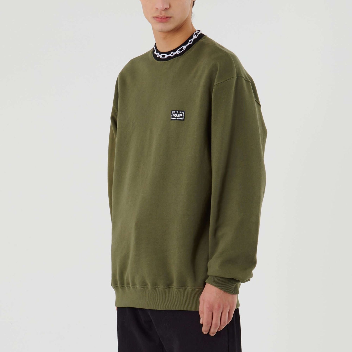 CHAIN COLLAR CREWNECK ARMY IUTER €89.0