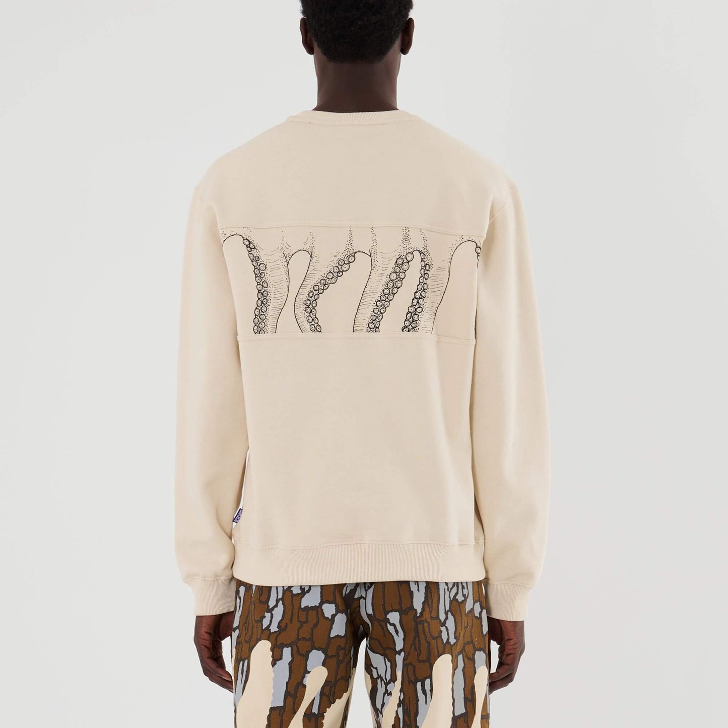 OUTLINE BAND CREWNECK CREAM OCTOPUS €99.0