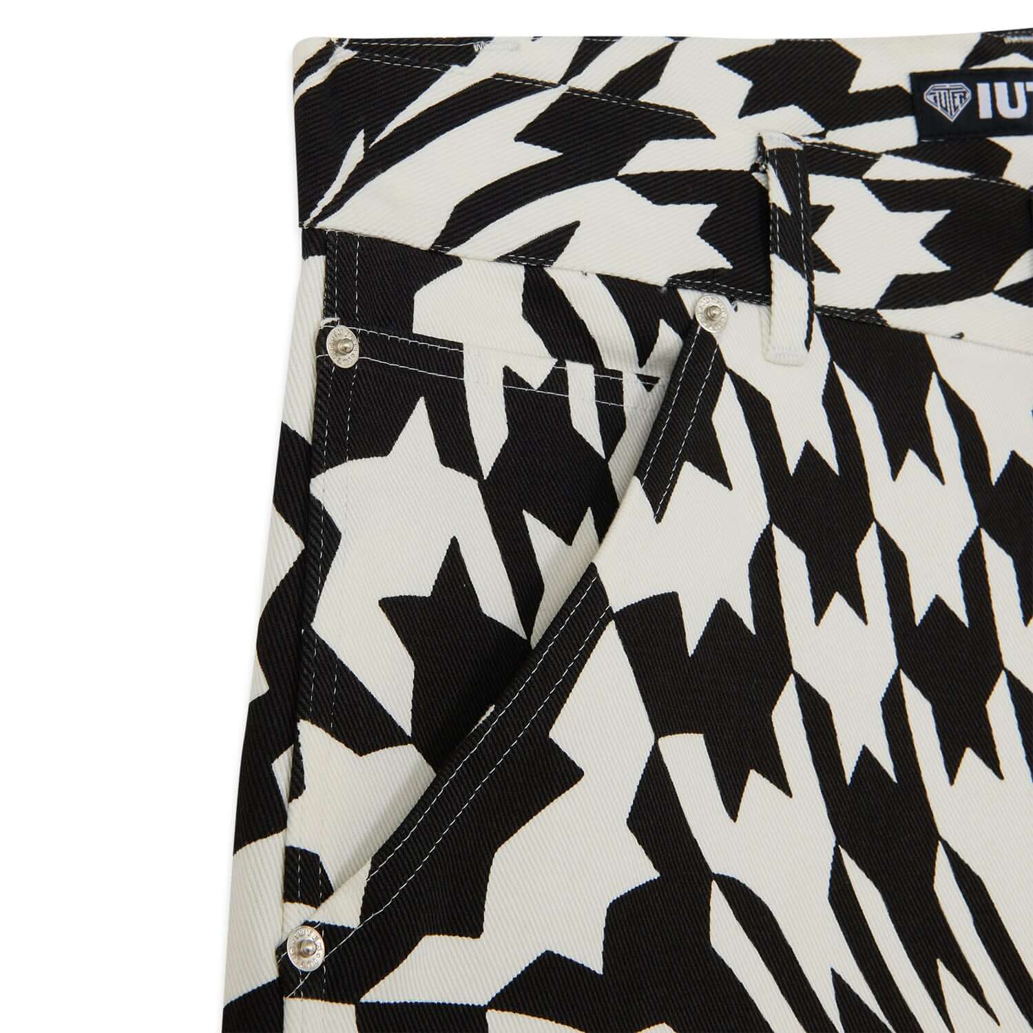 TORNADO CARPENTER SHORT WHITE IUTER €60.0