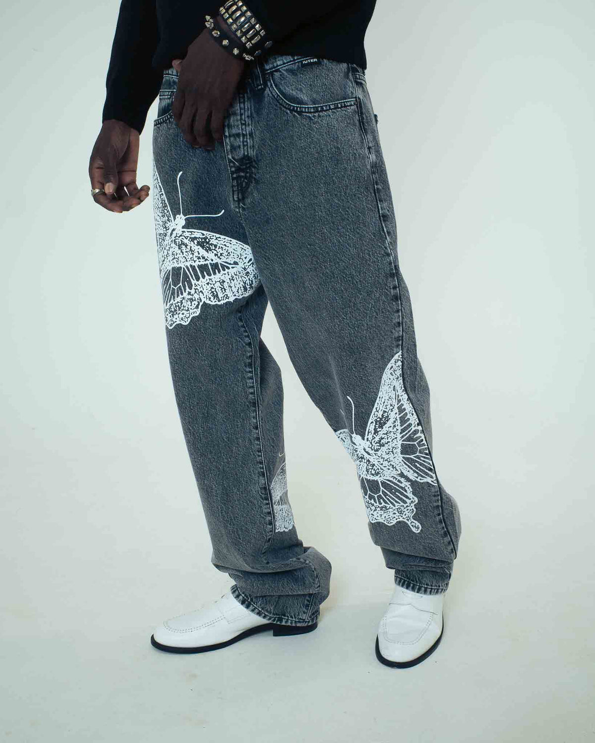 BUTTERFLY LOOSE DENIM PANTS GREYBLEACH