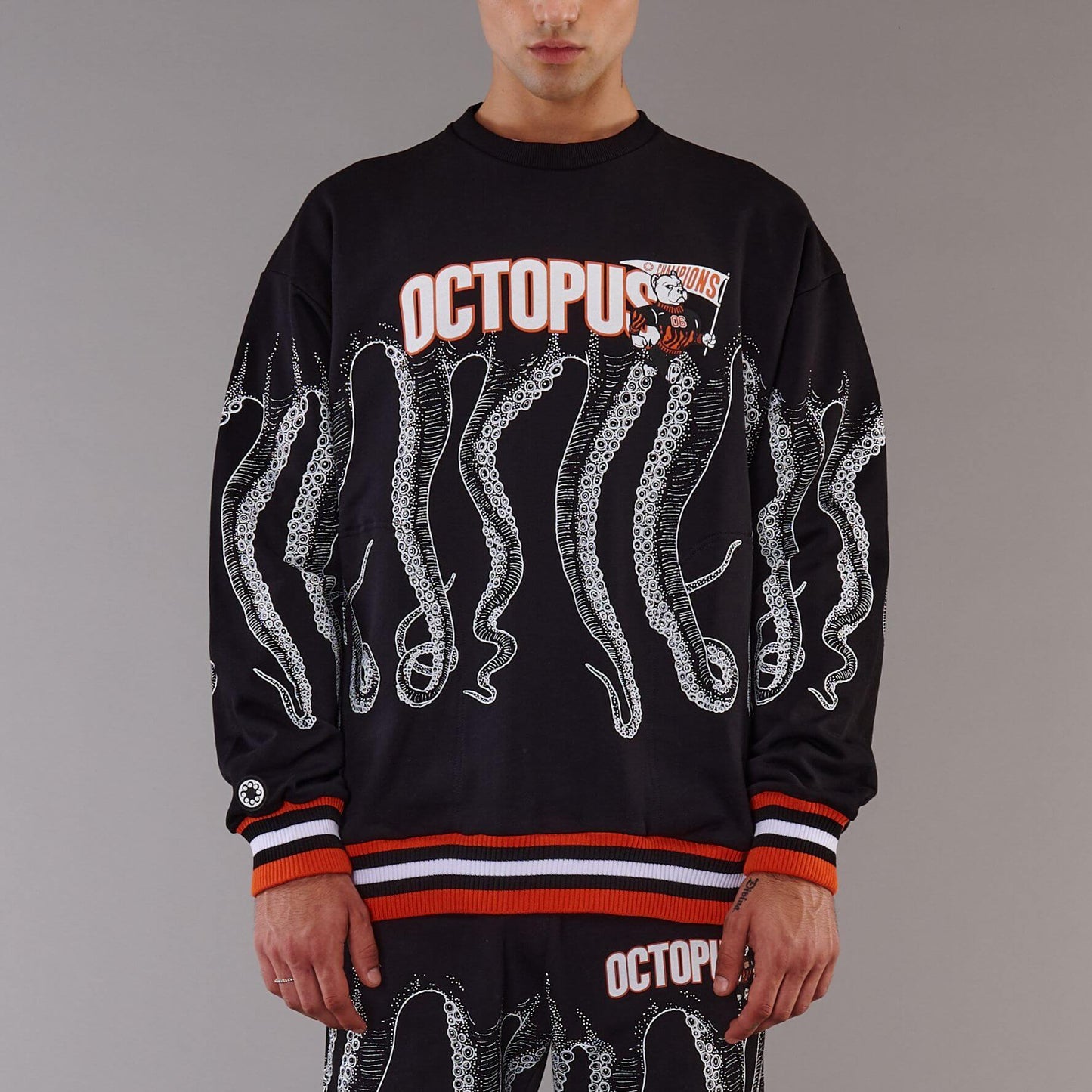 ATHLETIC CREWNECK BLACK OCTOPUS €46.0